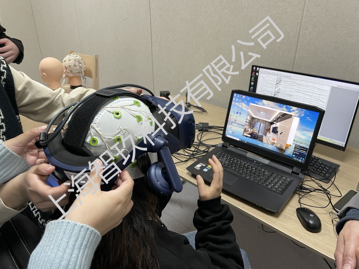 国内某VR脑电同步实验室.jpg